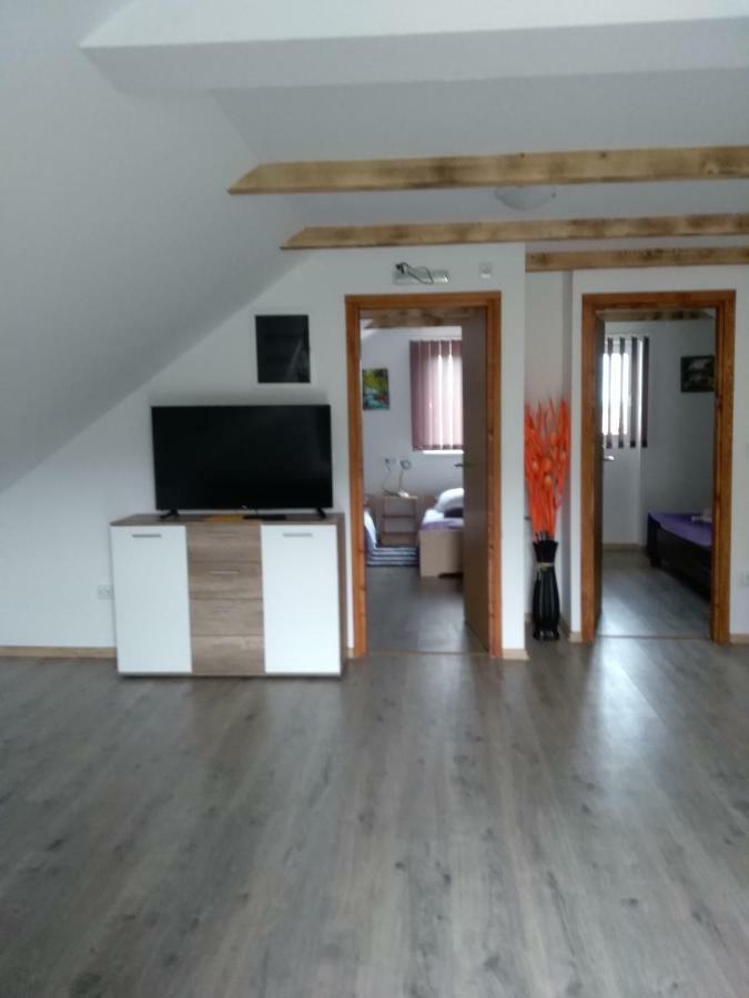 Apartman Nina Licko Petrovo Selo Extérieur photo