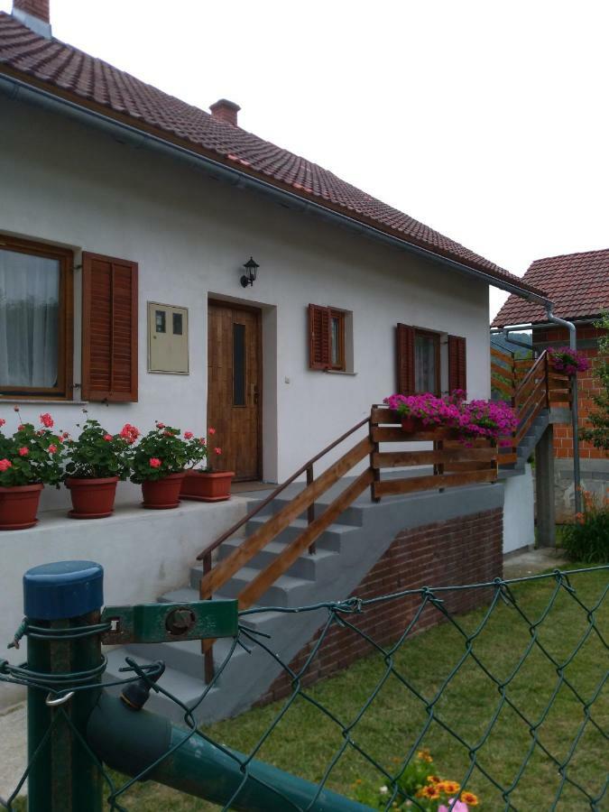 Apartman Nina Licko Petrovo Selo Extérieur photo
