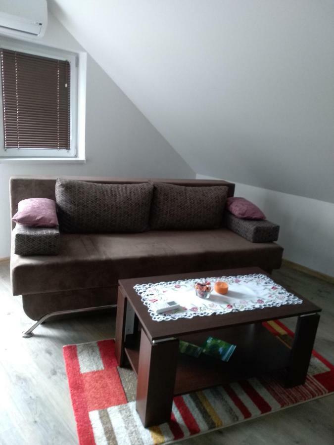 Apartman Nina Licko Petrovo Selo Extérieur photo