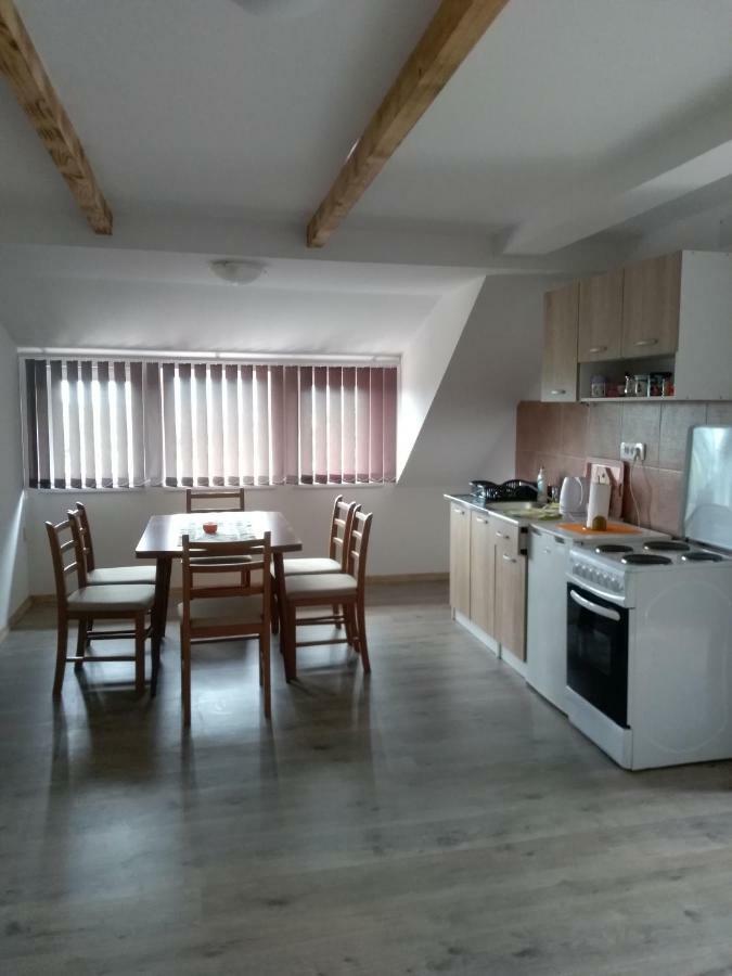 Apartman Nina Licko Petrovo Selo Extérieur photo