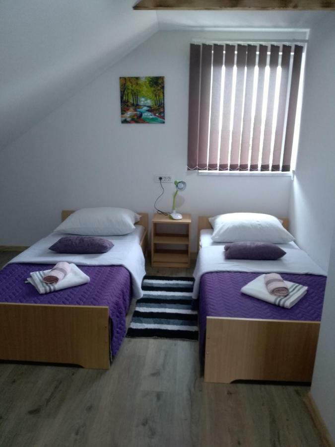 Apartman Nina Licko Petrovo Selo Extérieur photo