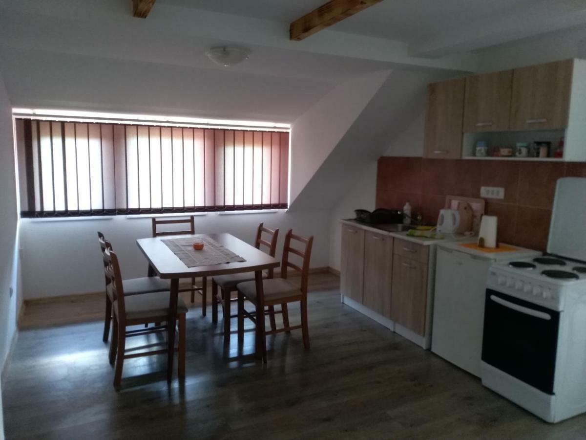 Apartman Nina Licko Petrovo Selo Extérieur photo