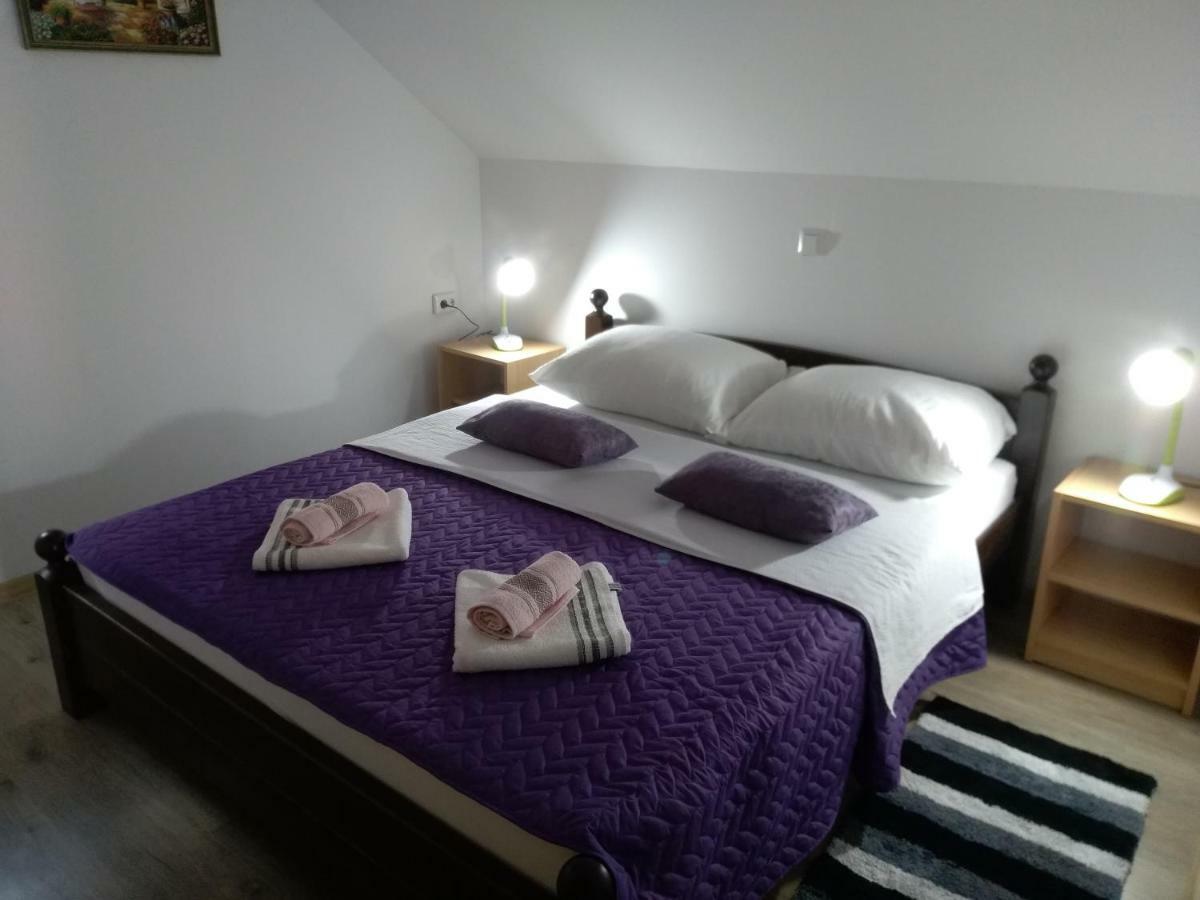 Apartman Nina Licko Petrovo Selo Extérieur photo